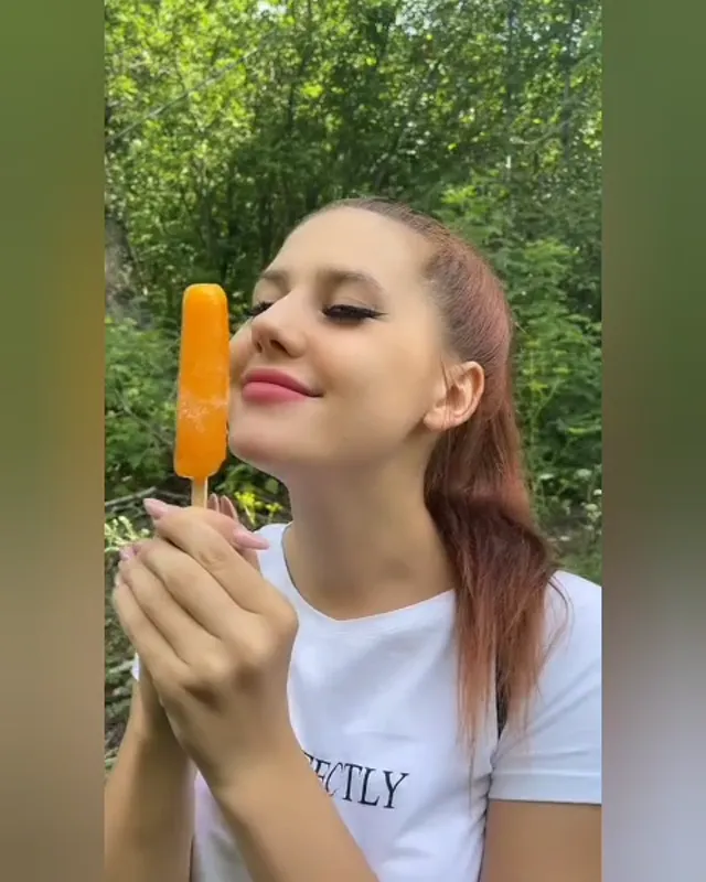 Naughty Vr porn Enjoys Rough Brunette