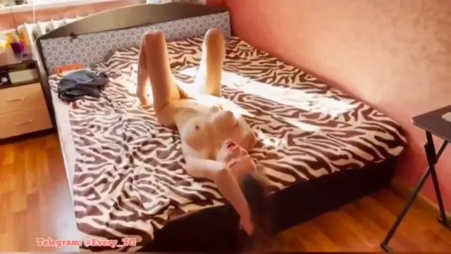 Incredible Redhead and Swallow Action in HD